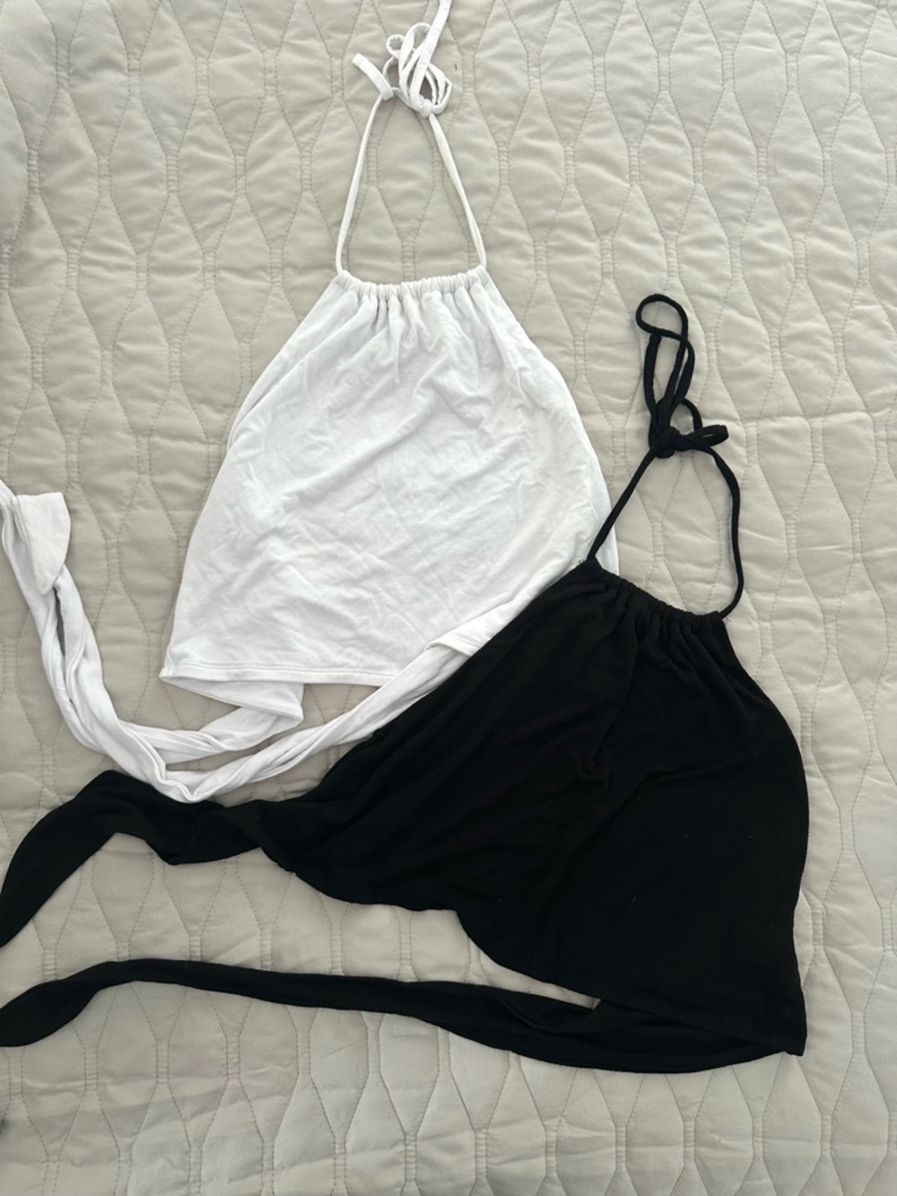 EUC Bundle of 2 Halter Crop Tops Bandeau Black & White Tie Open Back Sz L